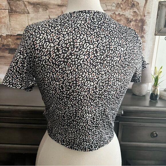 Shein Black &  White Cropped Top US Size 2 - Picture 4 of 5